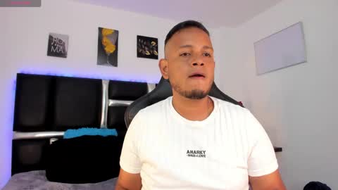 Snapshot of kingg_jay chatting on May 3, 12:11 pm kingg_jay online show from May 3, 12:11 pm