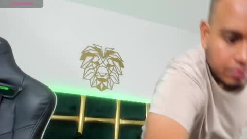 Snapshot of kingg_jay chatting on May 8, 12:10 pm kingg_jay online show from May 8, 12:10 pm