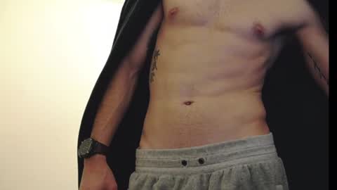 Snapshot of kingkarlos_ chatting on December 24, 10:28 pm KingKarlos online show from December 24, 10:28 pm