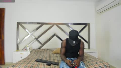 Snapshot of kingmaverickx chatting on April 19, 2:33 am kingmaverickx online show from April 19, 2:33 am