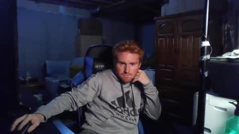 Snapshot of kingoffootfetish chatting on October 20, 4:02 am Master  King Tommy online show from October 20, 4:02 am