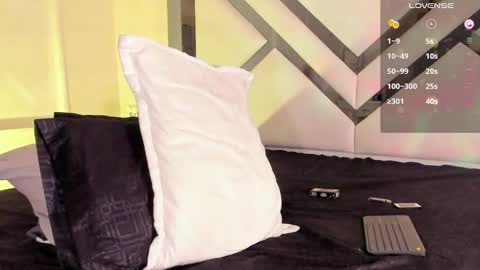  A L E X  online show from February 19, 8:01 am