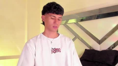  A L E X  online show from February 20, 6:28 am