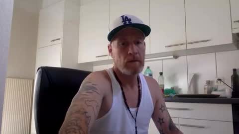 Snapshot of kingsize187 chatting on October 7, 8:33 am kingsize online show from October 7, 8:33 am