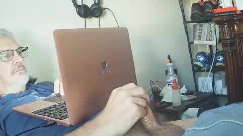 kingtongue10 online show from December 19, 8:49 pm