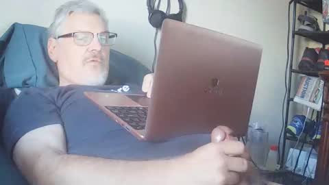 kingtongue10 online show from January 13, 9:42 pm