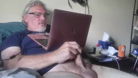 kingtongue10 online show from April 29, 9:43 pm