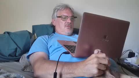 kingtongue10 online show from May 18, 11:10 pm