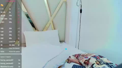 Snapshot of kinkyhousewifee_ chatting on January 6, 10:26 pm MISS RYN online show from January 6, 10:26 pm