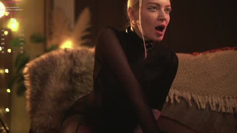 Snapshot of kinkylina_ chatting on January 1, 5:22 pm kinkylina_ online show from January 1, 5:22 pm