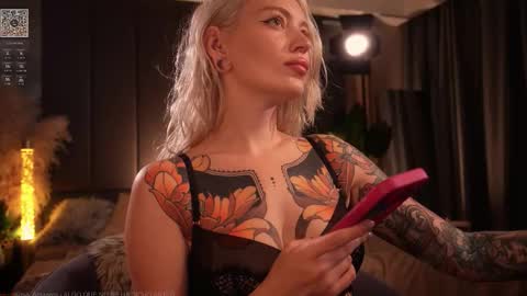 Snapshot of kinkylina_ chatting on October 11, 11:42 am kinkylina_ online show from October 11, 11:42 am