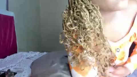 Snapshot of kinkylyla chatting on February 26, 2:57 pm Kinky online show from February 26, 2:57 pm
