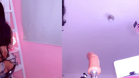 Mindy  online show from April 15, 8:20 pm