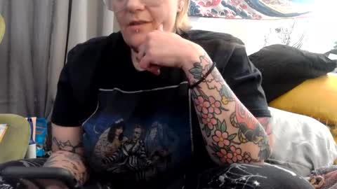 Snapshot of kinkypinkyplay2 chatting on February 18, 8:05 am Kinky Pinky online show from February 18, 8:05 am