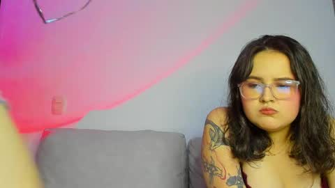 natasha and amber online show from May 18, 11:21 pm