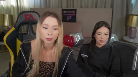 Snapshot of kira0541 chatting on March 10, 8:19 am Sweet girls online show from March 10, 8:19 am