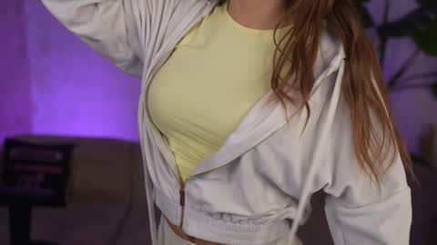 Snapshot of kira0541 chatting on March 14, 9:37 am Sweet girls online show from March 14, 9:37 am