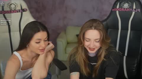 Snapshot of kira0541 chatting on April 16, 8:09 pm Sweet girls online show from April 16, 8:09 pm