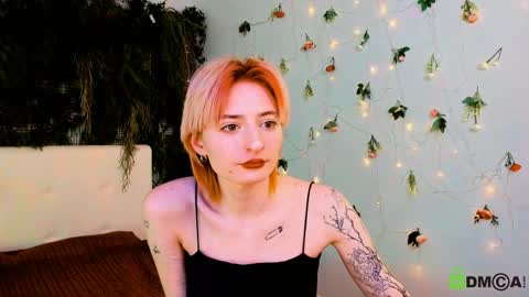 Snapshot of kira__cutie chatting on May 16, 12:07 am Kira online show from May 16, 12:07 am