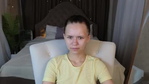 Snapshot of kira_bliss_ chatting on August 2, 1:26 am kira_bliss_ online show from August 2, 1:26 am