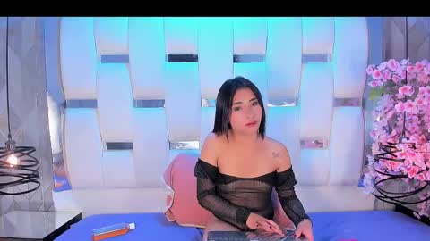 Snapshot of kira_bloom2 chatting on June 6, 12:10 pm online show from June 6, 12:10 pm