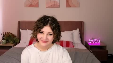 Snapshot of kira_fluffy chatting on May 18, 8:42 am Kira online show from May 18, 8:42 am