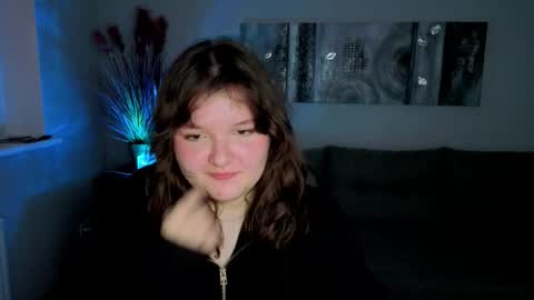 Snapshot of kira_icaula chatting on November 10, 8:02 am Kira online show from November 10, 8:02 am