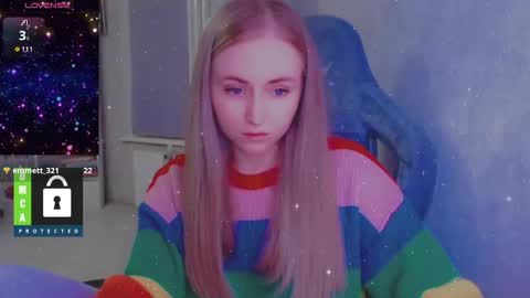 Snapshot of kira_love_sleep chatting on November 27, 4:20 pm you know thumb up me please its important online show from November 27, 4:20 pm