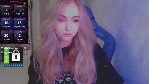 Snapshot of kira_love_sleep chatting on November 28, 4:09 pm you know thumb up me please its important online show from November 28, 4:09 pm