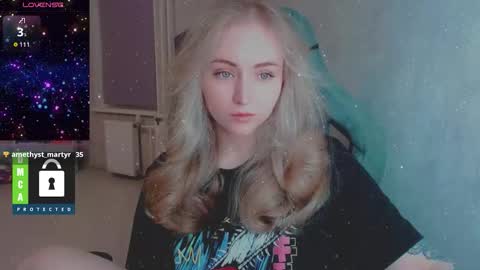 Snapshot of kira_love_sleep chatting on January 9, 4:43 pm you know thumb up me please its important online show from January 9, 4:43 pm