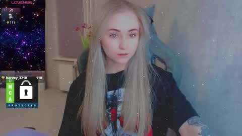 Snapshot of kira_love_sleep chatting on February 20, 4:07 pm you know thumb up me please its important online show from February 20, 4:07 pm