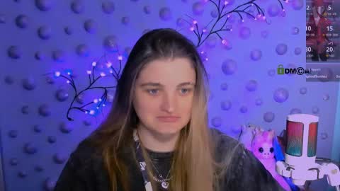 Snapshot of kira_melt chatting on April 14, 11:22 pm kira_melt online show from April 14, 11:22 pm