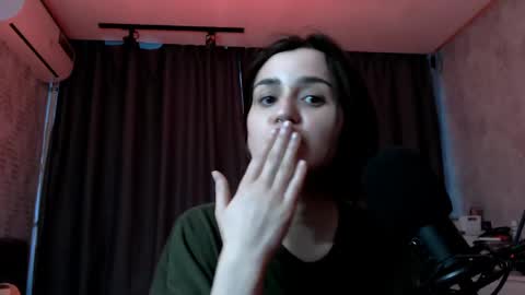 Snapshot of kira_yammy chatting on May 16, 12:51 am Kira follow me online show from May 16, 12:51 am
