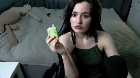 Snapshot of kira_yammy chatting on May 27, 10:51 pm Kira follow me online show from May 27, 10:51 pm