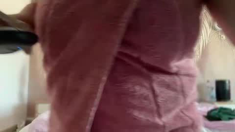 Snapshot of kiradivine chatting on April 25, 1:41 pm KiraDivine online show from April 25, 1:41 pm