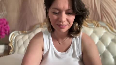 Snapshot of kiradivine chatting on May 22, 1:06 pm KiraDivine online show from May 22, 1:06 pm