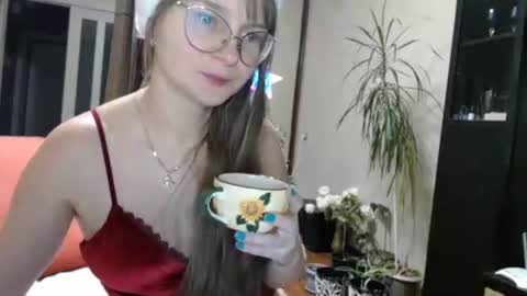 KiraGoldens online show from December 26, 12:49 pm