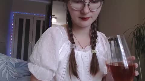 KiraGoldens online show from September 30, 7:24 am