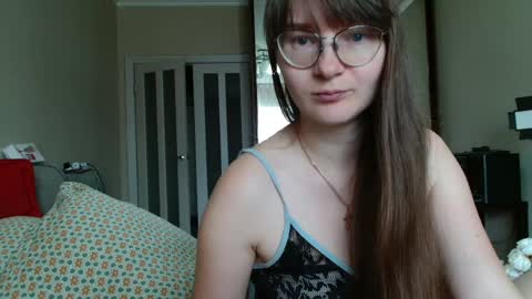 Snapshot of kiragoldens chatting on May 31, 6:53 am KiraGoldens online show from May 31, 6:53 am
