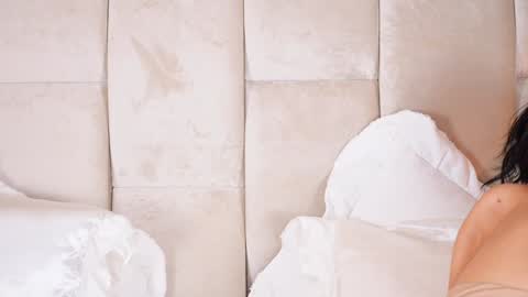 Snapshot of kirakayleigh chatting on December 10, 6:49 pm kira online show from December 10, 6:49 pm