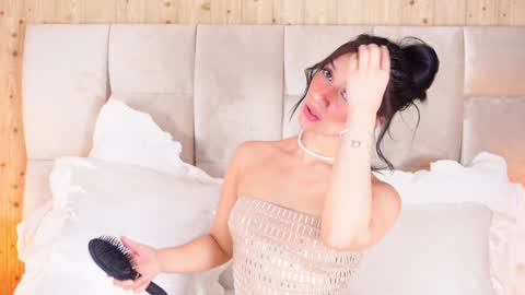 Snapshot of kirakayleigh chatting on December 15, 1:57 am kira online show from December 15, 1:57 am