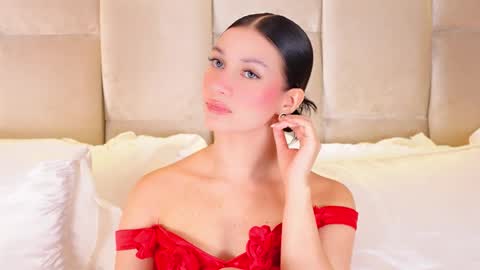 Snapshot of kirakayleigh chatting on October 20, 2:23 am kira online show from October 20, 2:23 am