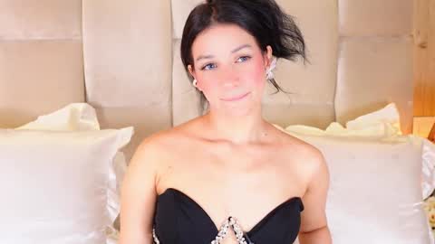 Snapshot of kirakayleigh chatting on November 9, 4:11 am kira online show from November 9, 4:11 am