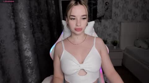 kirakrox online show from October 18, 7:25 pm