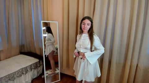 Snapshot of kirarustle chatting on November 27, 2:35 am Kira online show from November 27, 2:35 am