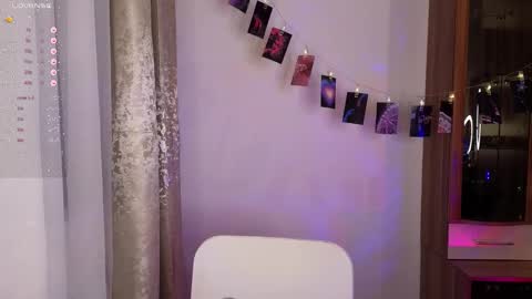 Snapshot of kiraturner chatting on October 21, 6:19 pm Kira cute online show from October 21, 6:19 pm