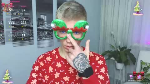 Snapshot of kireev_ chatting on December 4, 7:17 am online show from December 4, 7:17 am