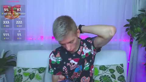 Snapshot of kireev_ chatting on December 6, 6:59 am online show from December 6, 6:59 am