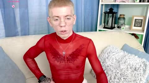 Snapshot of kireev_ chatting on January 3, 6:55 am online show from January 3, 6:55 am