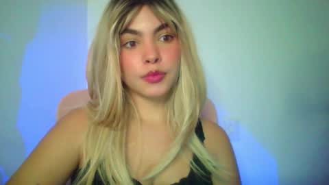 Snapshot of kiri_cute chatting on February 24, 5:05 am Kiri online show from February 24, 5:05 am